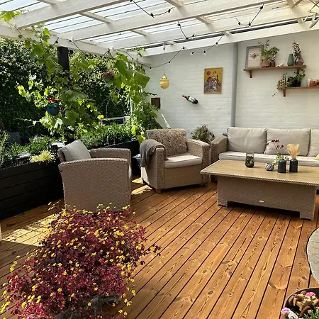 Familievenligt Hus Med Rolig Have