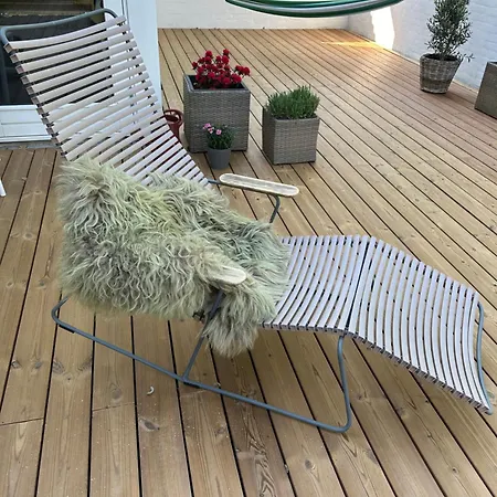 Familievenligt Hus Med Rolig Have