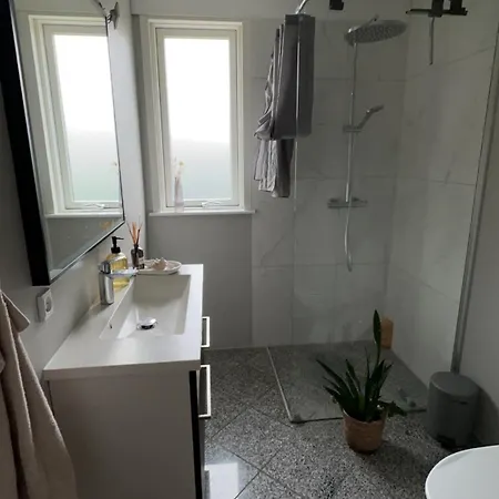 Familievenligt Hus Med Rolig Have *